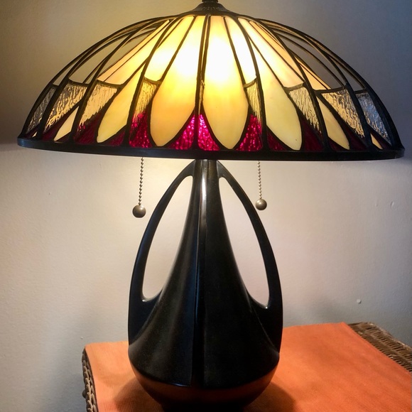 Authentic Quoizel Tiffany Lamp - Picture 5 of 6